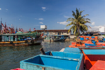 Obraz premium Fishing bots in the port of Kota Kinabalu, Sabah, Malaysia