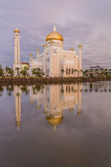 Fototapeta na wymiar Omar Ali Saifuddien Mosque in Bandar Seri Begawan, capital of Brunei