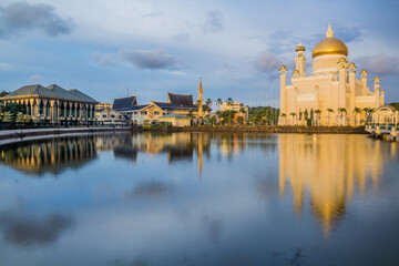 Naklejka premium Sultan Omar Ali Saifuddin Mosque in Bandar Seri Begawan, Brunei