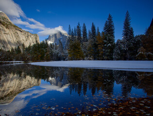 Obraz na płótnie Canvas First Snow in Yosemite National Park