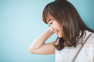Fototapeta premium お出かけする女性 