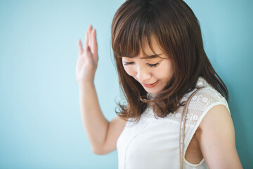 Fototapeta premium お出かけする女性 