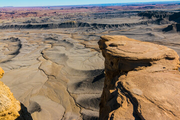 Fototapeta premium Sandstone Outcropping Extending Over The Lunar Like Landscape of Moonscape Overlook, Near Hanksville, Utah, USA