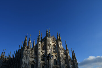Fototapeta premium The Milan Cathedral (Duomo di Milano) seen against a blue sky