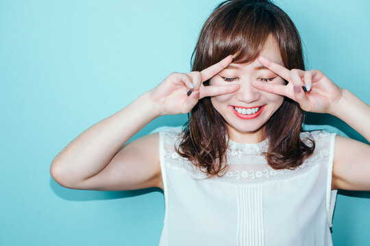 64 Best ダブルピース Images Stock Photos Vectors Adobe Stock