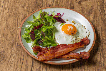 ベーコンエッグ　 Bacon and eggs and iron pan