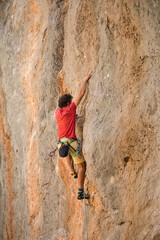 Obraz premium A climber is training on a natural terrain.
