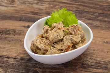 Chicken liver with cream and dry tomatoes