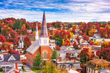 Montpelier, Vermont, USA town skyline in autumn. - obrazy, fototapety, plakaty
