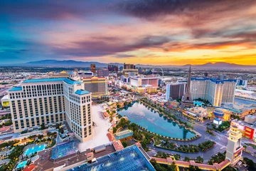 Fototapete Las Vegas Skyline von Las Vegas, Nevada, USA in der Abenddämmerung