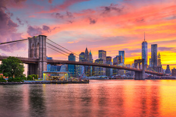 Fototapeta na wymiar Lower Manhattan Skyline and Brooklyn Bridge