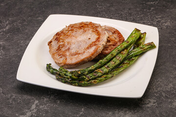 Grilled tuna steak with asparagus