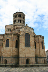 Fototapeta na wymiar saint-austremoine abbey church in issoire in auvergne (france)