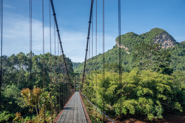 The suspension bridge to see the Heart shape of the mountain