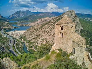 Fototapeta na wymiar Esglèsia de Santa Maria - Serra de Sant Honorat - Peramola - Alt Urgell - Lleida - Catalunya