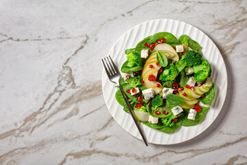 pear salad with blue cheese and greens