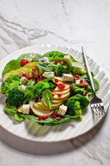 pear salad with blue cheese and greens