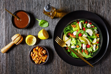 pear salad with blue cheese and greens