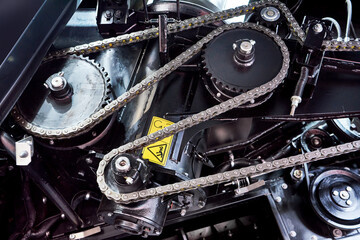 Chain drive in mechanism