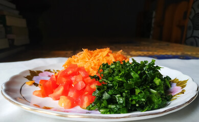 salad with carrots,tomato and spinach