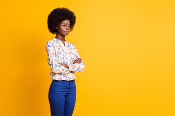 Obraz na płótnie Canvas Photo of sweet adorable dark skin woman wear casual outfit spectacles arms crossed isolated yellow color background
