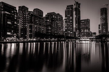 Fototapeta na wymiar city skyline in black and white