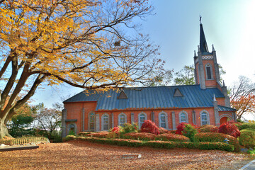 가을 속 교회 풍경