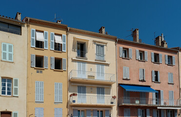 Obraz premium façade de maison à Saint-Tropez