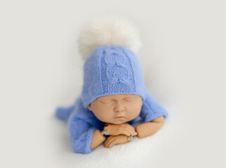 Mannequin of newborn for photo posing