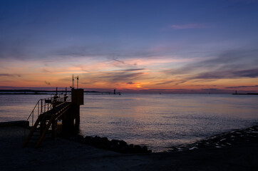 Fototapeta na wymiar SUNSET AT SEA COAST - Evening on the seashore in Swinoujscie 