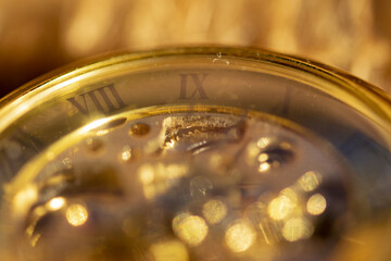 mechanism of an pocket clock