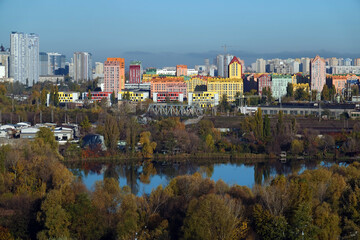 Fototapeta na wymiar Lake Prorva in the city of Kiev