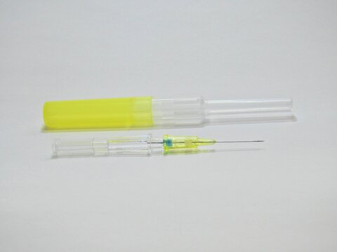 サーフロー針　留置針　点滴　サイズ24G 黄色