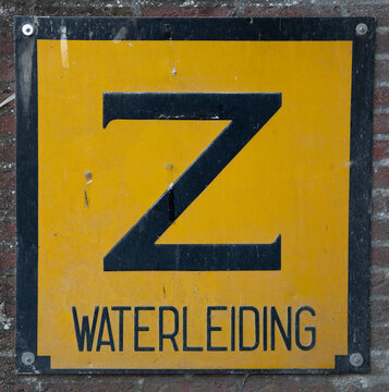 Yellow warning sign with letter 'Z'