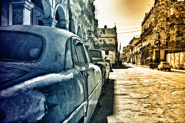 old car in the Havana city - 395771935