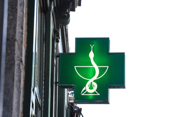 pharmacie pharmacien croix garde medecine medicament