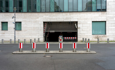 Obstacles to the protection from terrorist attacks on the road in front of the Foreign Office in...