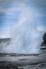 fantastisches Naturschauspiel des Geysir Strokkur in Island