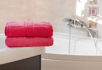 Obraz na płótnie Canvas Clean pink towels in bathroom