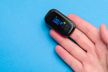 Monitoring the level of oxygen saturation in the blood for the purpose of early diagnosis of the incidence of coronavirus.