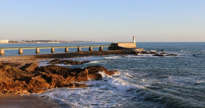 Le brise-lames de la grande jet&eacute;e aux Sables d'Olonne (Vend&eacute;e, France)