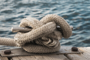 Nautical knot on the dock with water in background © Photo ArtStudio29
