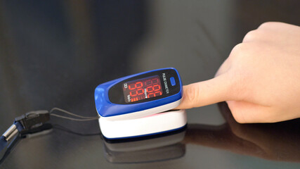  girl checks the pulse and oxygen level in the blood during the corona virus pandemic