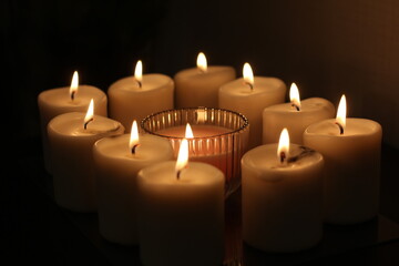 Fototapeta na wymiar candles in the dark