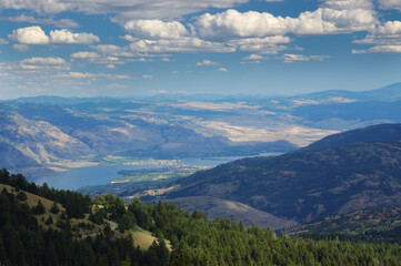 Naklejka premium View of Osoyoos from Mount Kobau lookout road