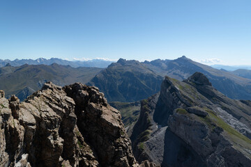 Views of the peaks and mountains of the Pyrenees from the top of Aspe overlooking the Collarada peak