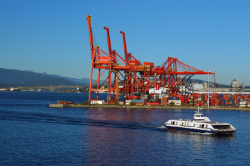 Fototapeta premium Port of Vancouver container loader