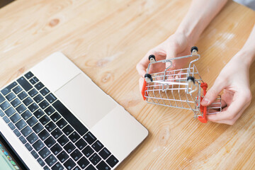 An mini cart / trolley and a laptop on the table