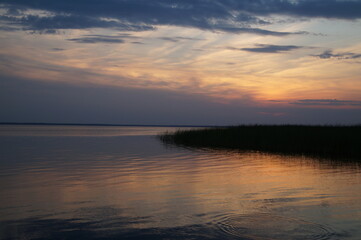Fototapeta na wymiar sunset on Pleshcheyev lake
