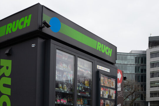 Warszawa, Polska, 3 marca 2019: Widok na kiosk "Ruch"